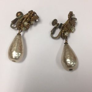 Vintage Miriam Haskell drop baroque pearl earrings